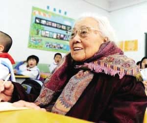 马秀秀现在在跟着小学生学习