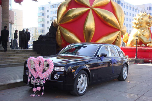 赵本山的女儿赵玉芳出嫁时的婚车