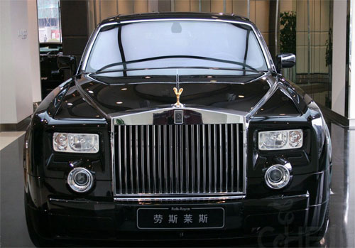 网友在沈阳的耀福酒店门口看到过赵本山的劳斯莱斯。